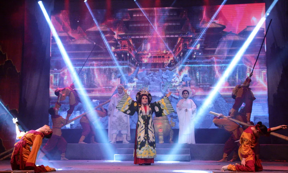 Công diễn vở cải lương “Vương quyền” ảnh 6