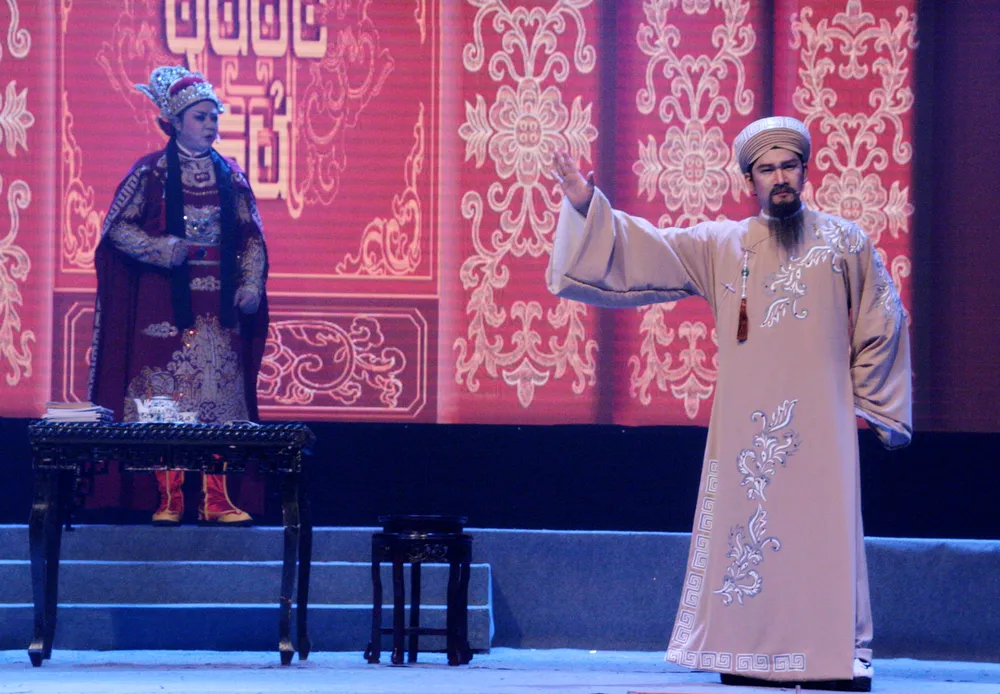 Công diễn vở cải lương “Vương quyền” ảnh 1
