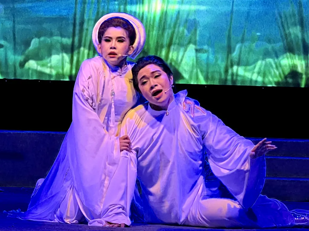 Công diễn vở cải lương “Vương quyền” ảnh 2