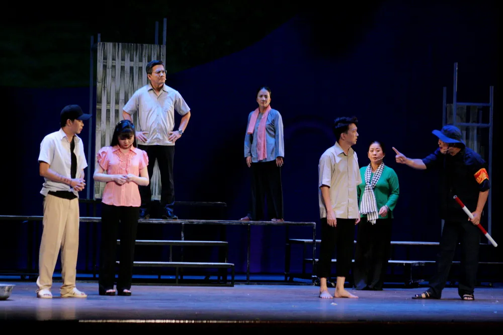 Vở cải lương “Thành phố buổi bình minh” biểu diễn phục vụ cán bộ, đảng viên  ảnh 2