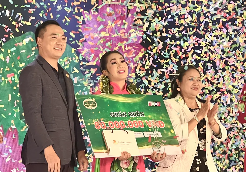 Thí sinh Trần Thị Hồng Nguyệt (Đồng Tháp) đoạt giải Quán quân Tài tử miệt vườn mùa 3 năm 2022. Ảnh: THÚY BÌNH