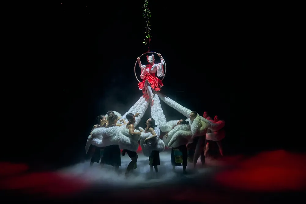 Hình ảnh hồ ly chín đuôi gây hại cho cuộc sống của con người. Ảnh: VĂN ĐÀO Hình ảnh hồ ly chín đuôi gây hại cho cuộc sống của con người. Ảnh: VĂN ĐÀO