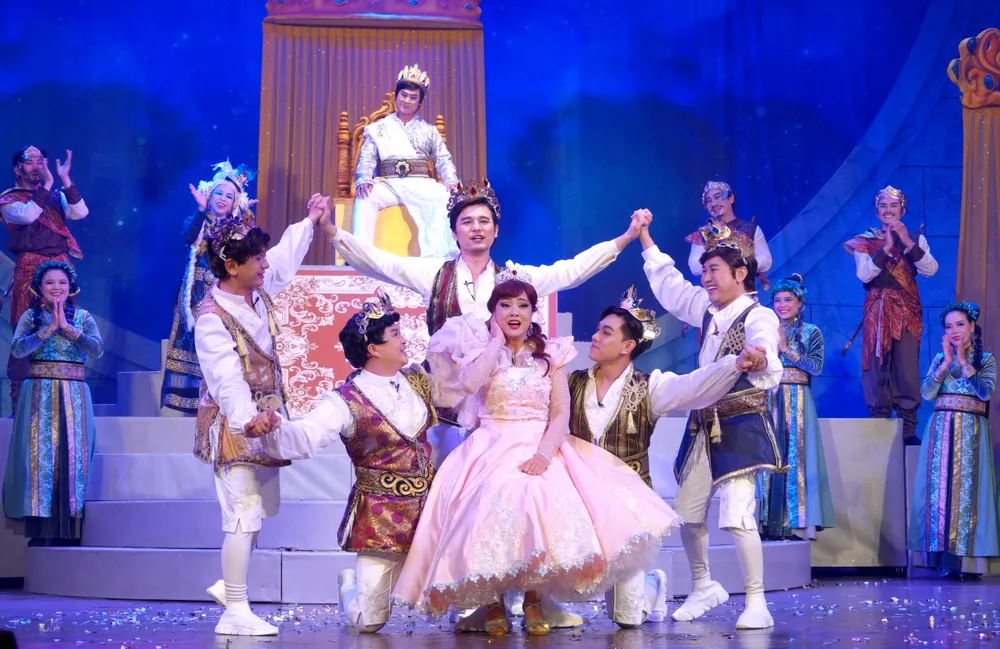 Xứ sở Hạnh Phúc luôn tràn ngập tiếng cười, niềm vui của công chúa Ruby xinh đẹp và các hoàng tử. Ảnh: THÚY BÌNH