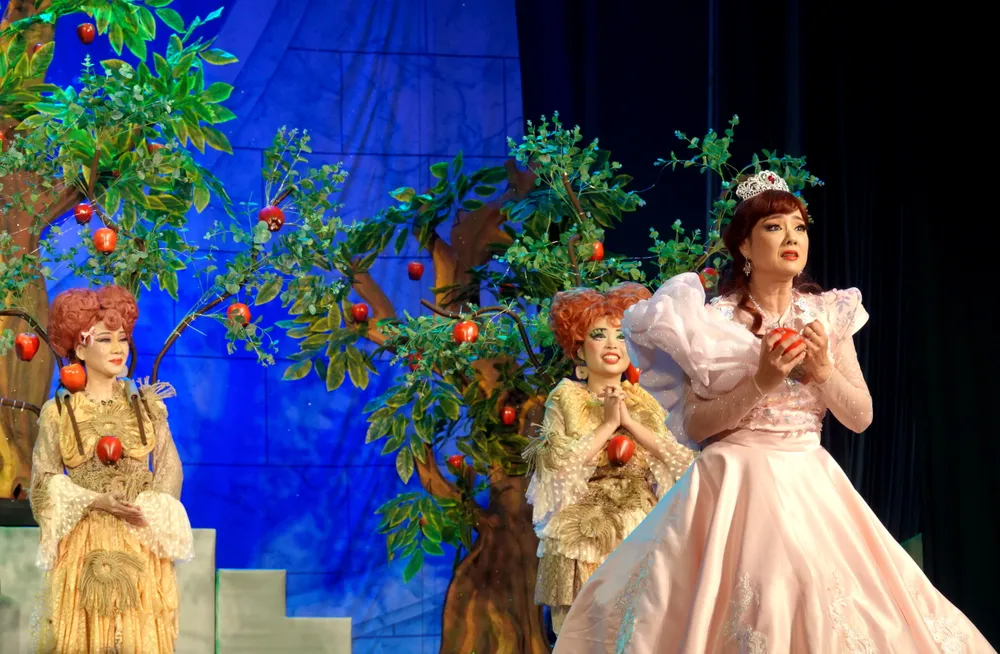 Nàng công chúa có lòng nhân hậu được gia đình Táo tiên giúp đỡ trên hành trình đi tìm các anh. Ảnh: THÚY BÌNH