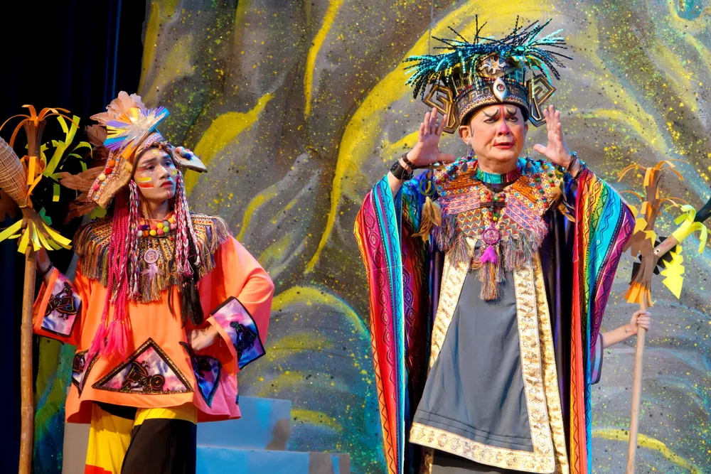 Dù ít đất diễn nhưng NSƯT Hữu Châu vẫn tạo được nhiều tình huống hài hước cho người xem. Ảnh: THÚY BÌNH