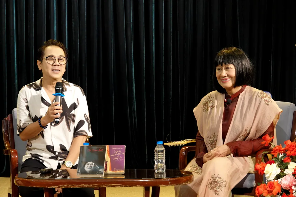 NSƯT Thành Lộc giao lưu và chia sẻ nhiều cảm xúc khi cùng làm việc chung với nhà biên kịch, đạo diễn Nguyễn Thị Minh Ngọc. Ảnh: THÚY BÌNH NSƯT Thành Lộc giao lưu và chia sẻ nhiều cảm xúc khi cùng làm việc chung với nhà biên kịch, đạo diễn Nguyễn Thị Minh Ngọc. Ảnh: THÚY BÌNH