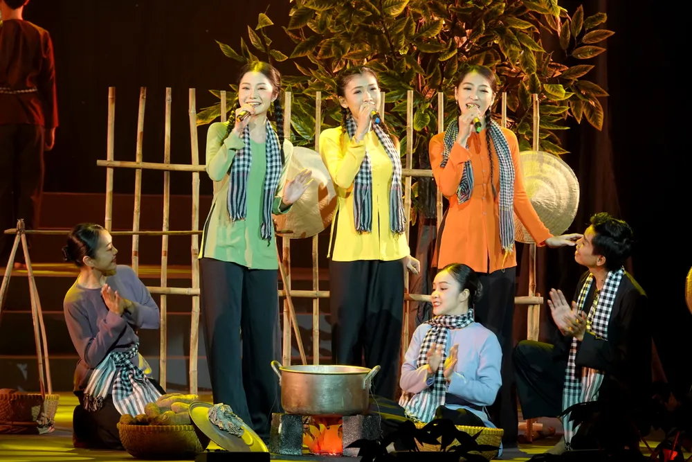 Bài hát "Mùa lúa chín" rộn ràng tươi vui. Ảnh: THÚY BÌNH Bài hát "Mùa lúa chín" rộn ràng tươi vui. Ảnh: THÚY BÌNH