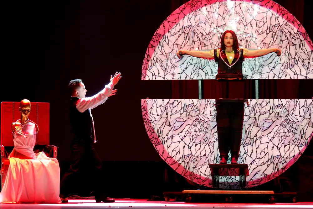 Tiết mục "Ảo thuật lớn" của đơn vị Nhà hát Nghệ thuật Xiếc và Tạp kỹ Hà Nội. Ảnh: THÚY BÌNH