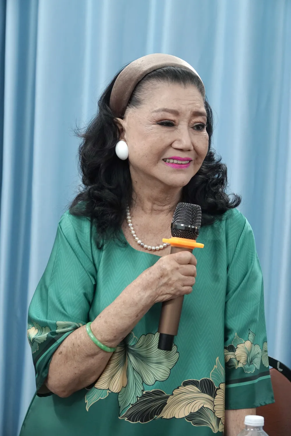 NSND Kim Cương chia sẻ niềm tự hào về sân khấu cải lương thời hoàng kim cùng những đóng góp tích cực cho VHNT TPHCM. Ảnh: THÚY BÌNH.