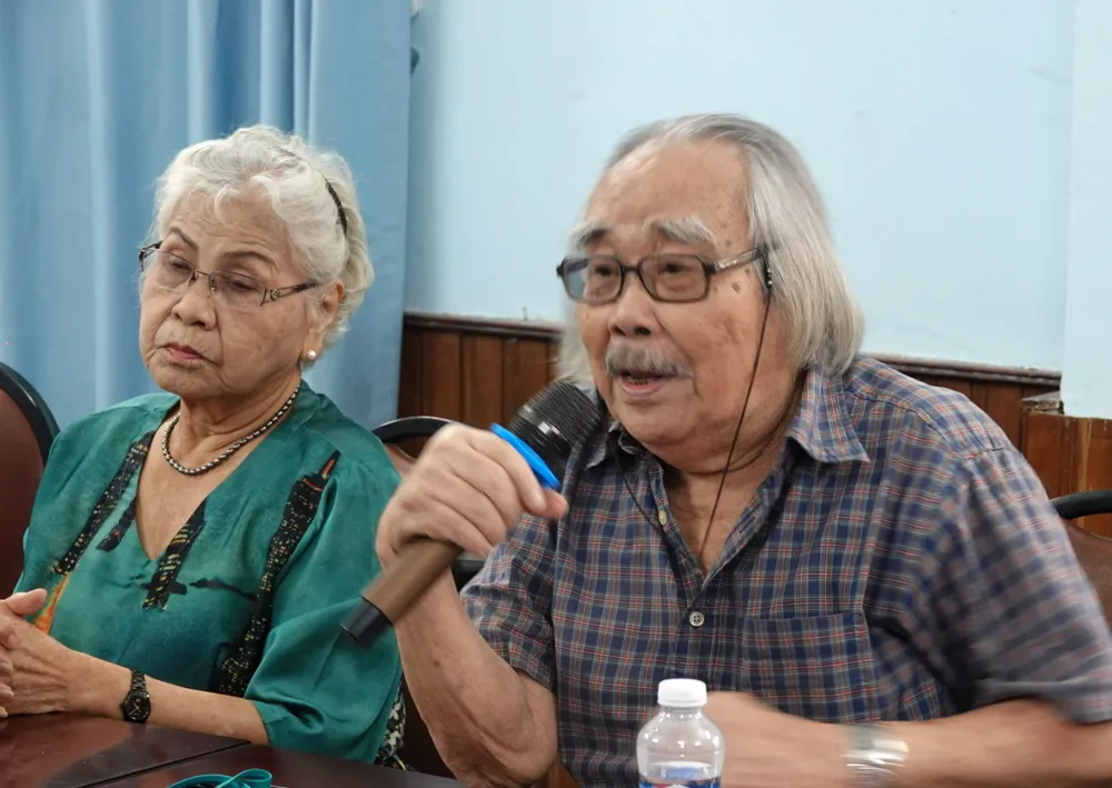 NSND Trần Minh Ngọc chia sẻ quan điểm của ông về công tác bình chọn tác phẩm sân khấu tiêu biểu giai đoạn 1975-2023. Ảnh: THÚY BÌNH