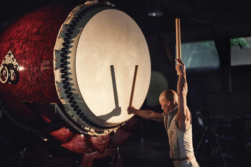 Nghệ sĩ trống Nhật Bản Kensaku Satou rất vui khi lần đầu tiên đến Việt Nam tham gia biểu diễn cùng Arabesque Việt Nam. Ảnh: ĐẠI NGÔ