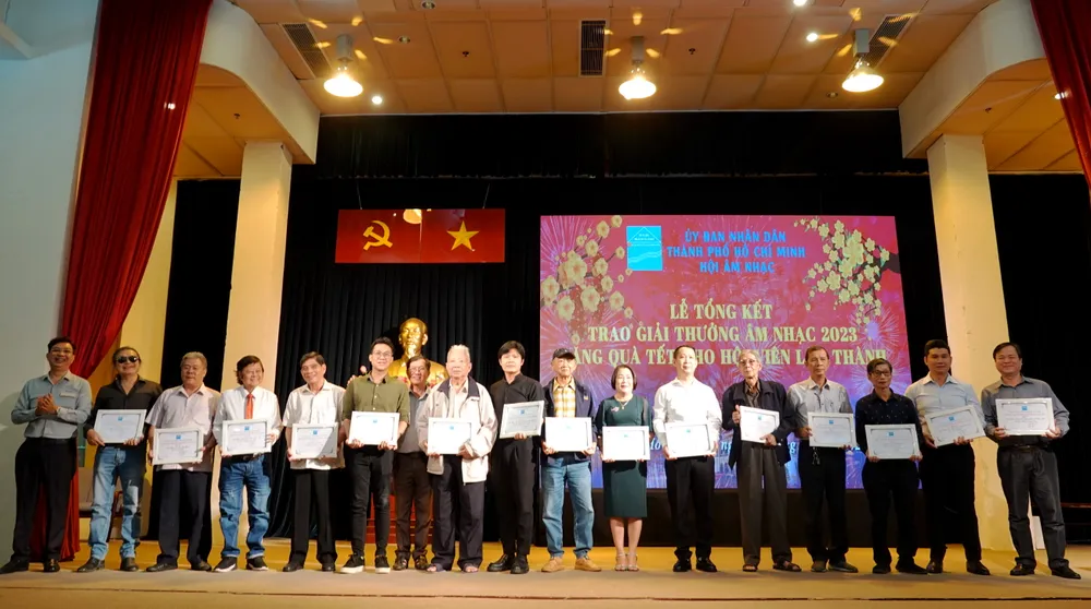 trao-giai-ca-khuc-2815.jpg