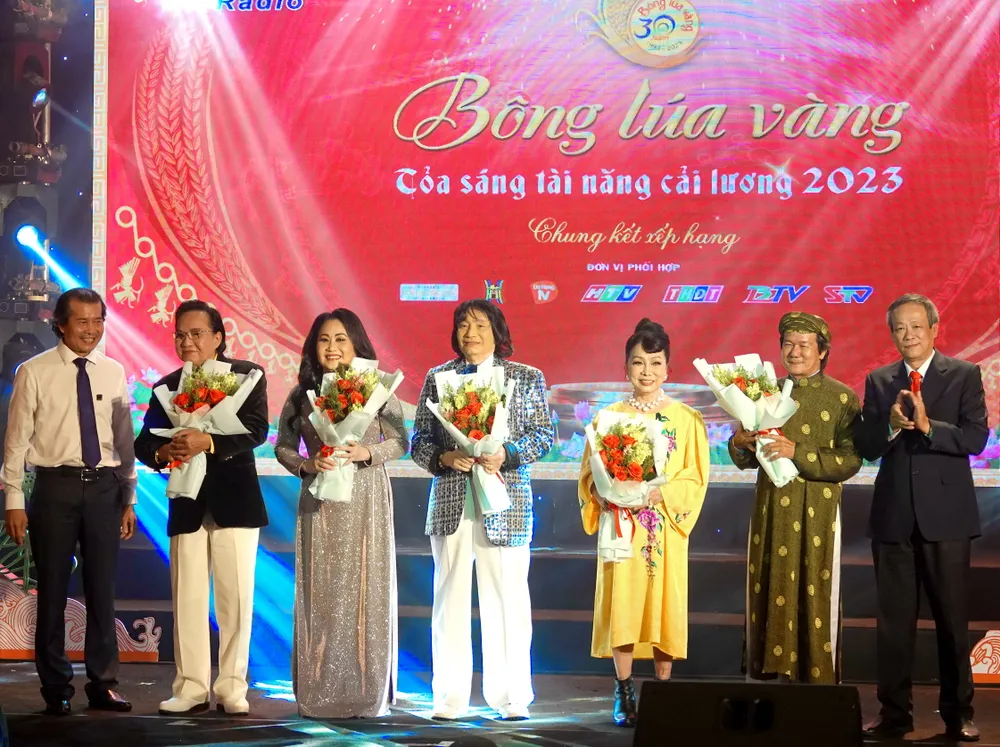 Ban giám khảo cuộc thi "Bông lúa vàng" năm 2023. Ảnh: THÚY BÌNH