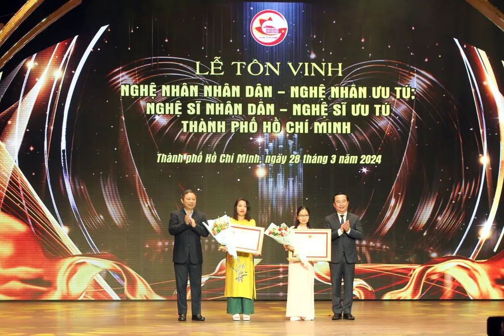 Duong Anh Duc - Tran The Thuan - truy tang NSND.jpg