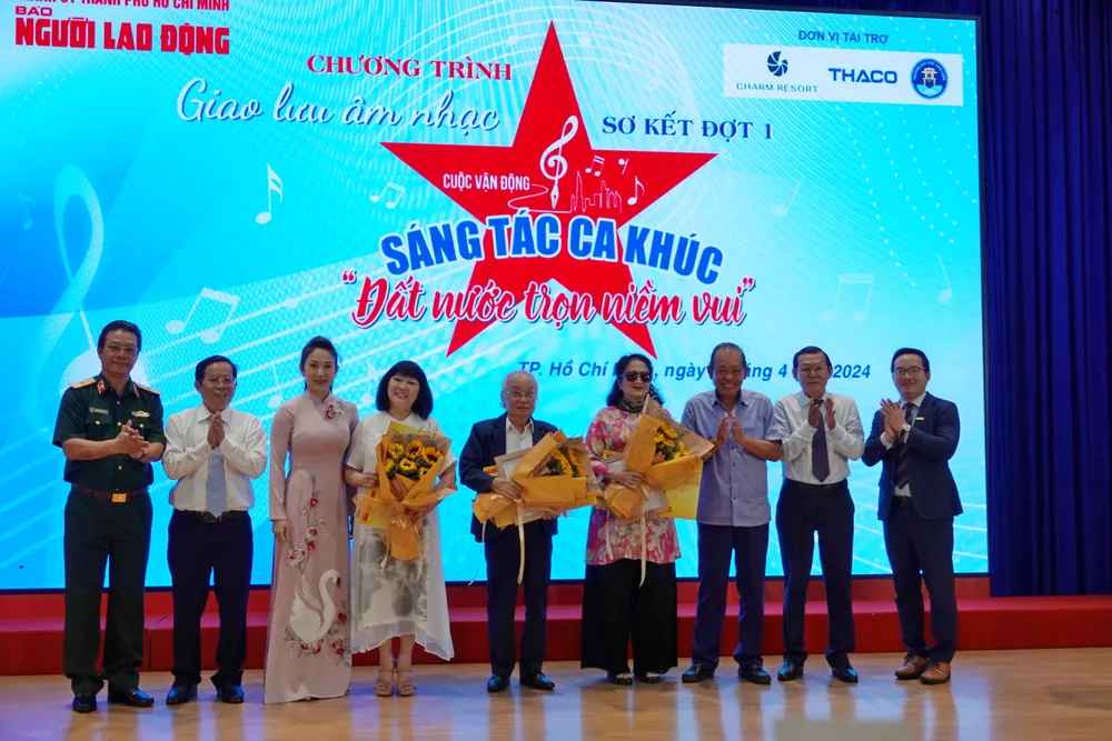 trao giai Mai vang tri an.JPG