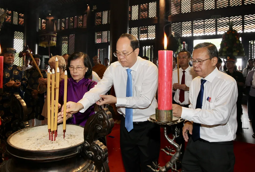 lanh dao dang huong 1.jpg