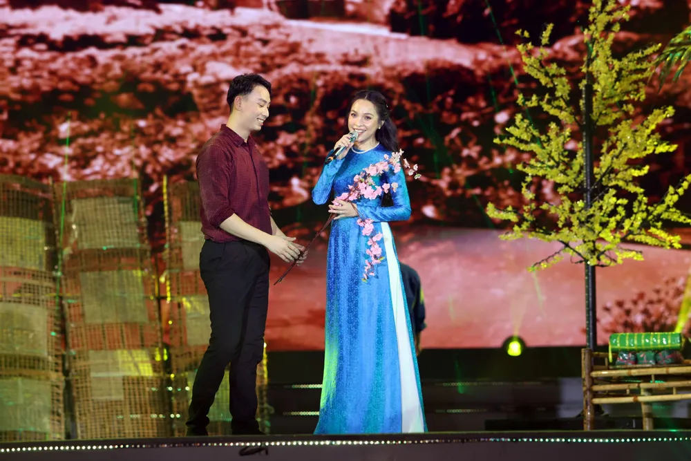 hien thuc - mua xuan dau tien 1.jpg