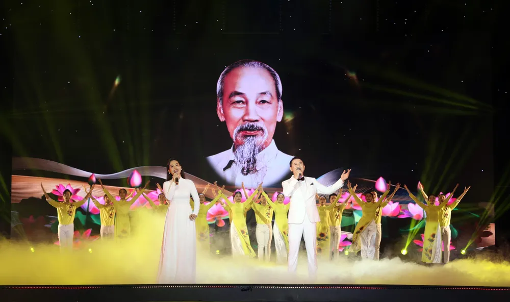 Tieng hat ti TP mang ten Nguoi - Pham Trang - Duyen Huyen.jpg