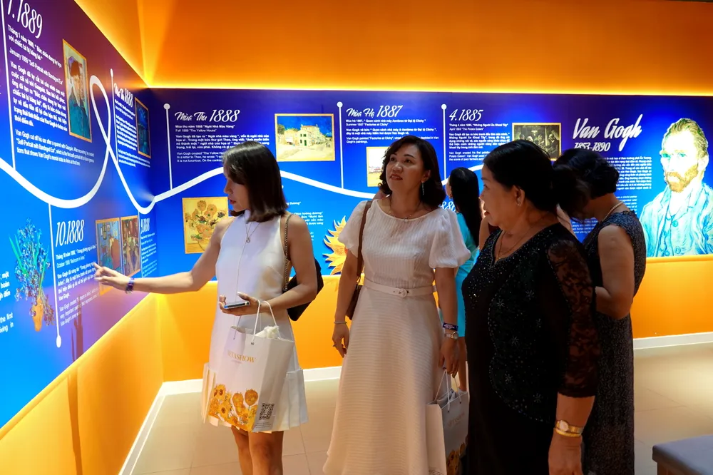 trien lam Metashow.JPG