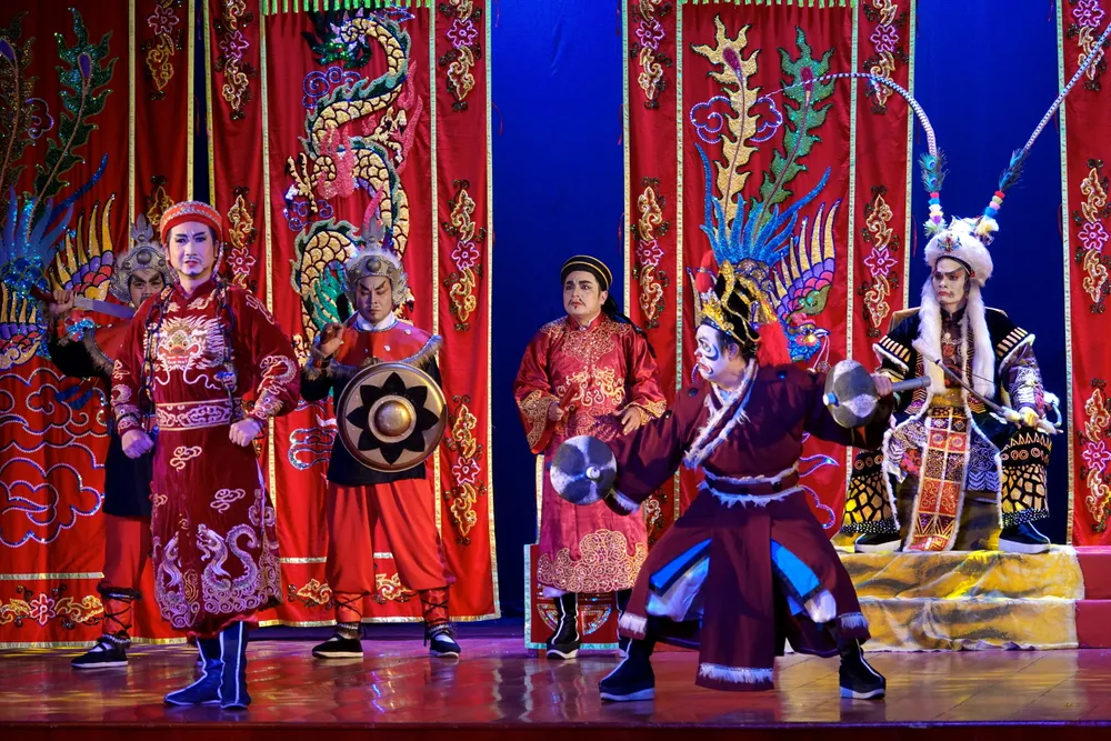 hat boi - Tran Binh Trong tuan tiet.JPG