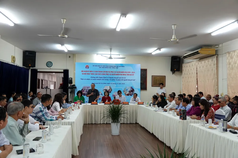 Hội thảo "Nâng cao chất lượng phục vụ người khiếm thị trong thời đại số" nhận được sự quan tâm của lãnh đạo, các chuyên gia, những người gắn bó với hoạt động phục vụ người khiếm thị. Ảnh: THÚY BÌNH