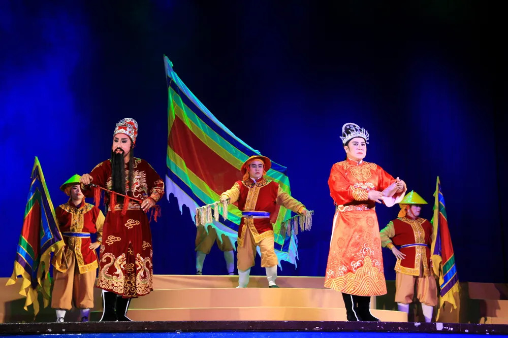 Hat boi Le Cong ky an.JPG