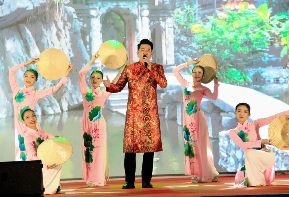 CS Nguyen Phi Hung.jpg