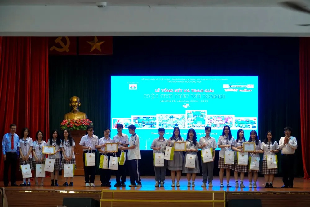 sang tac truyen ngan nhat nhi ba.JPG