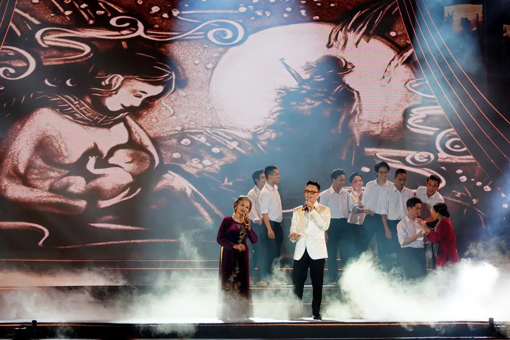 Thuc An Hoang Bach - Me yeu con.JPG