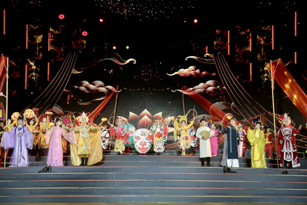 nhac canh Luu dau vang son.jpg