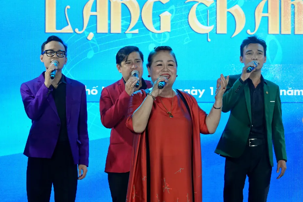 Hat mua va tia nang 1.JPG