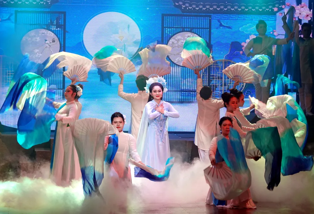 Nghệ sĩ Lê Thanh Thảo với tiết mục mở màn "Những vai diễn đầu đời" trong chương trình "Tâm hoa nghiệp Tổ". Ảnh: THÚY BÌNH