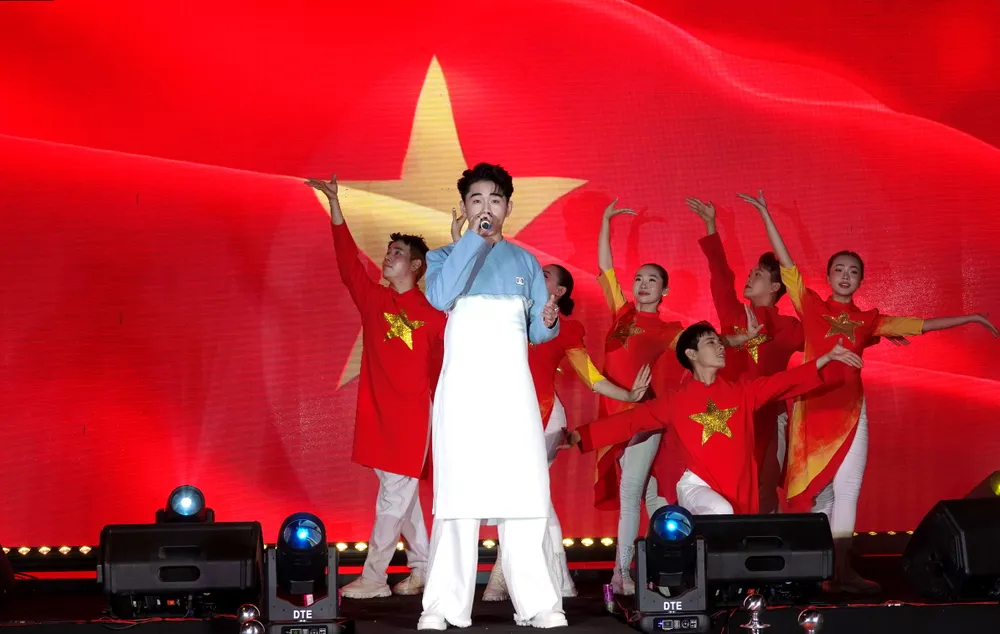 Trung HIeu - Kiep sau toi van la nguoi VN.JPG