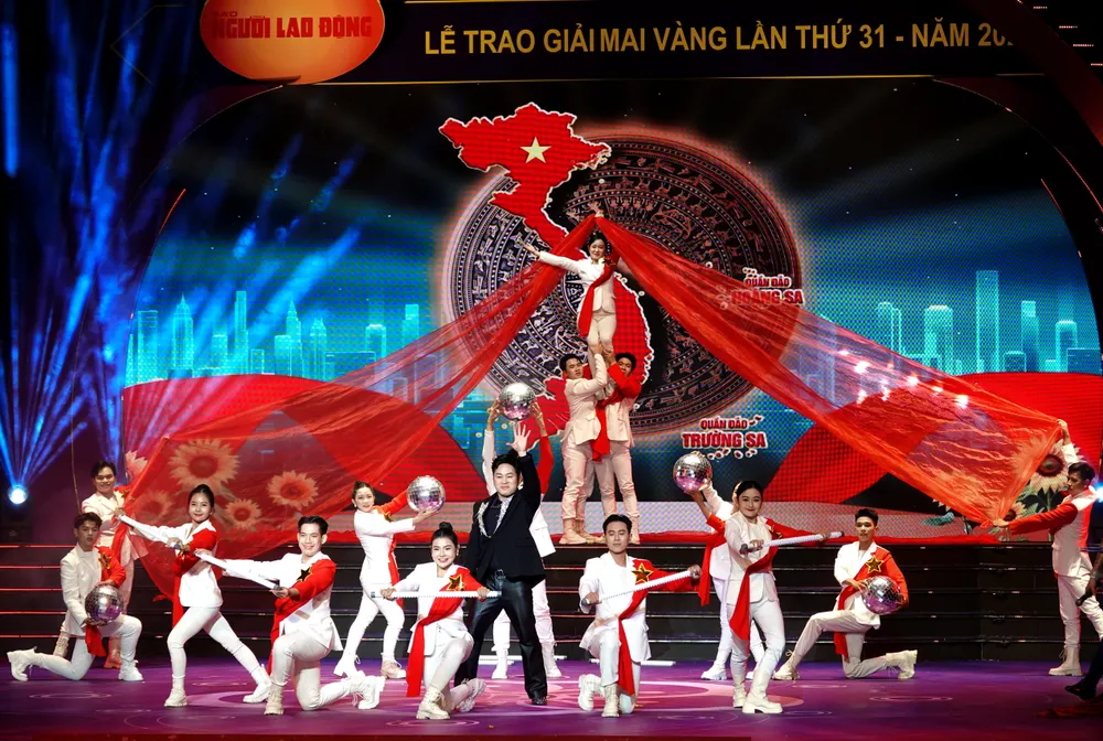 CS Tung Duong - VN tu hao tiep buoc tuong lai.JPG