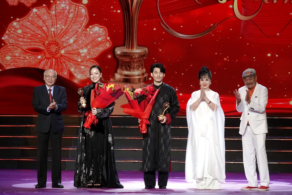 giai Nam - Nu dien vien - Lien Binh Phat - Bang Di.JPG