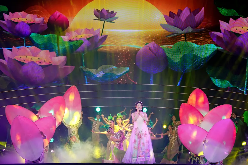 Hoa sen dat Viet.JPG