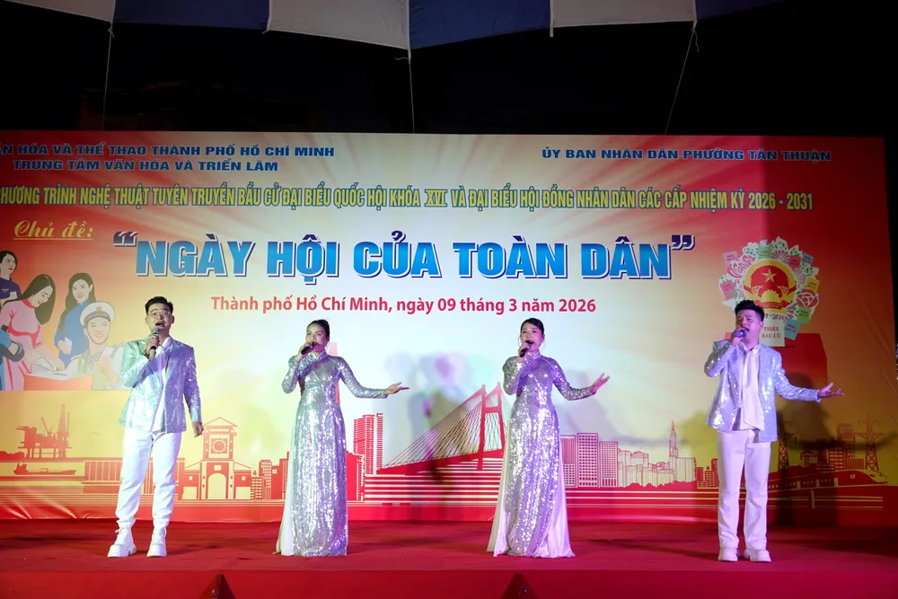 nhom ca Gio Moi - La phieu ky nguyen moi.JPG