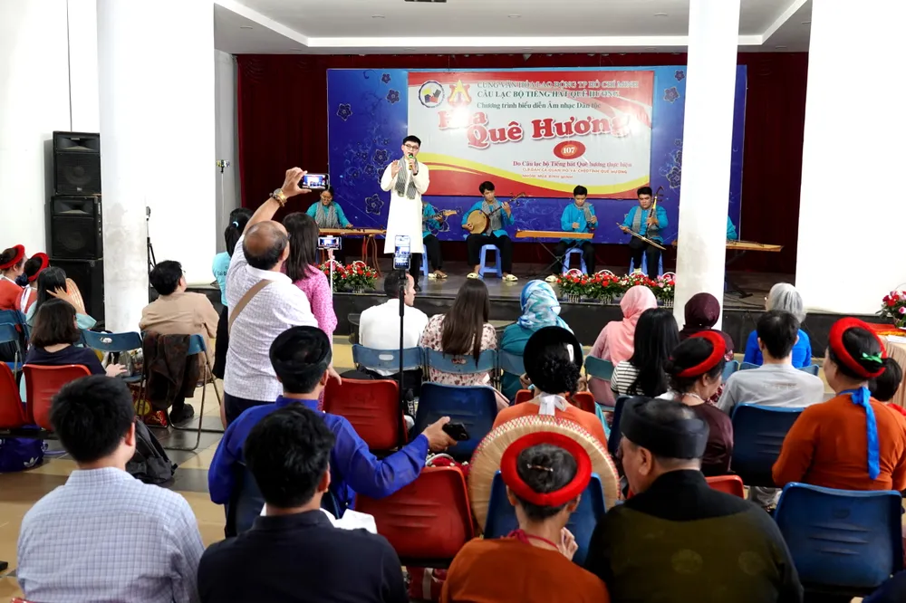 CLB Giai dieu Phuong Nam - NVH SV.JPG