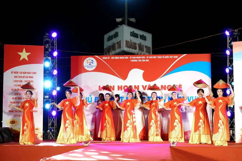 Mam non 1 - mashup Thinh vuong VN sang ngoi - MOt vong VN.JPG