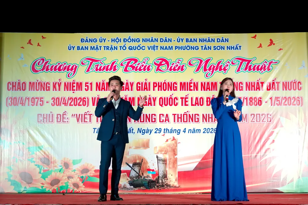 Viet tiep cau chuyen hoa binh.JPG