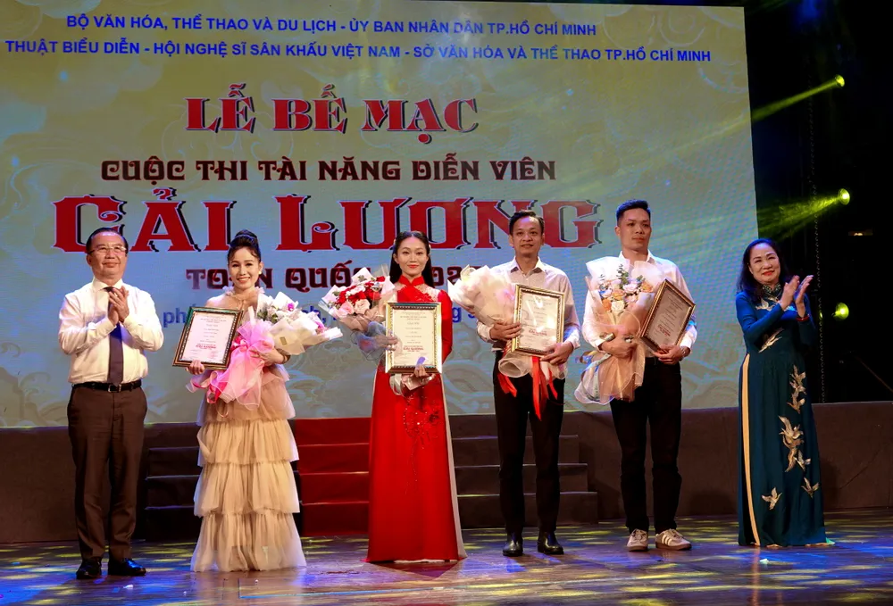 giai nhi CL.JPG