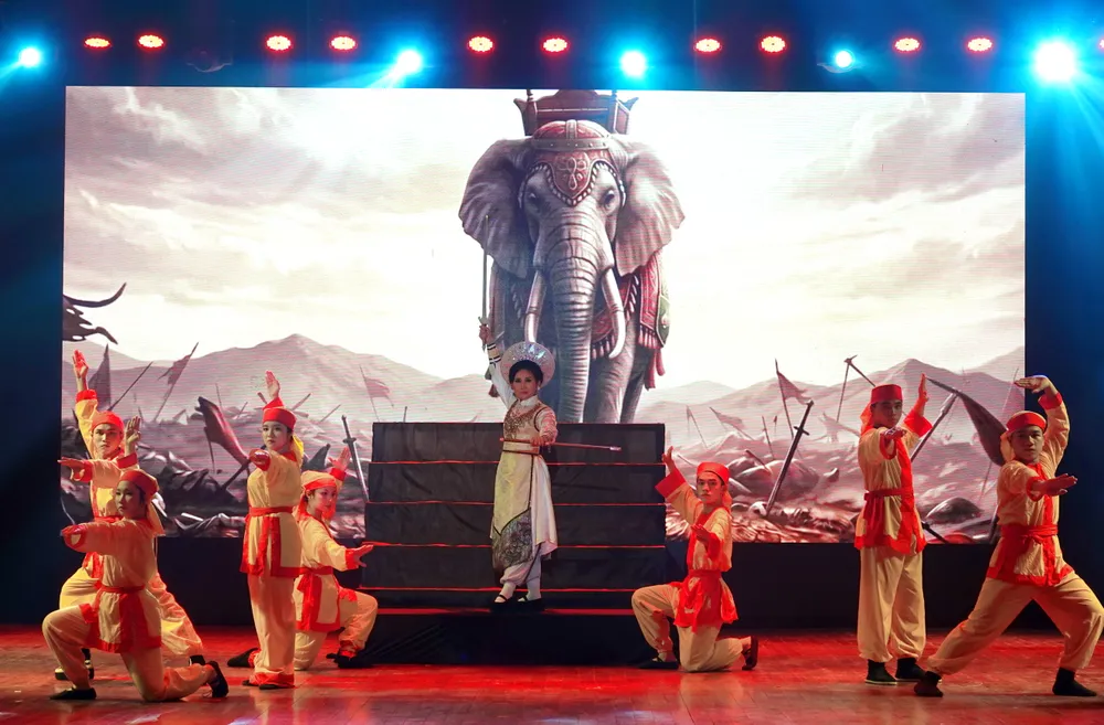Tam Tam - Tieng long dan toc.JPG
