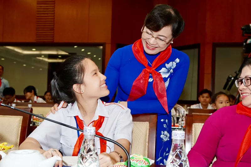 Lãnh đạo TPHCM gặp gỡ thiếu nhi thành phố dịp đầu xuân Kỷ Hợi 2019 ảnh 1
