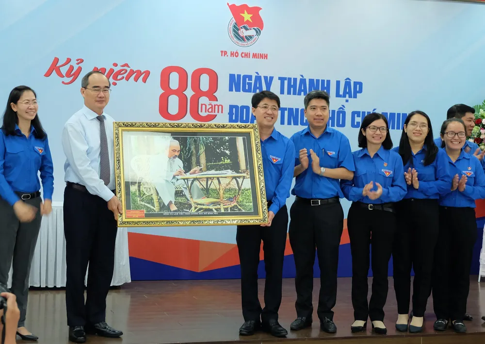 Bí thư Thành ủy TPHCM Nguyễn Thiện Nhân thăm và chúc mừng Thành đoàn TPHCM  ảnh 2