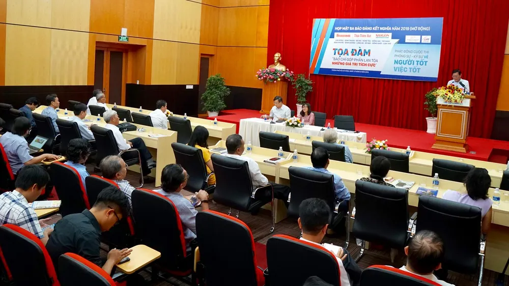 Quang cảnh buổi tọa đàm. Ảnh: HOÀNG HÙNG