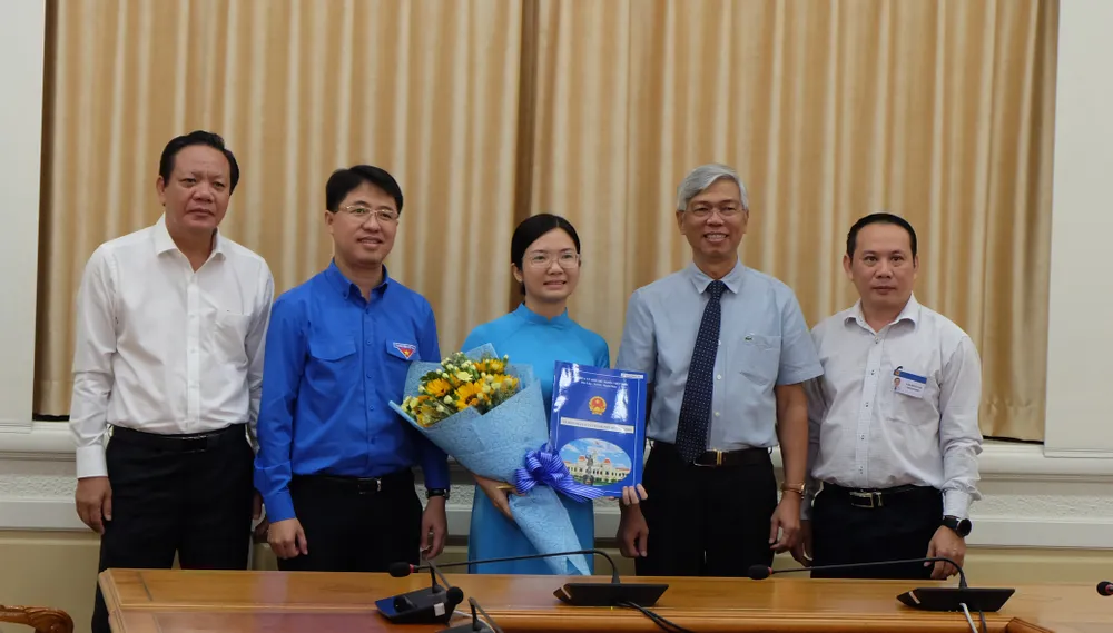 Bà Vương Thanh Liễu làm Phó Chủ tịch UBND quận 6 ảnh 2