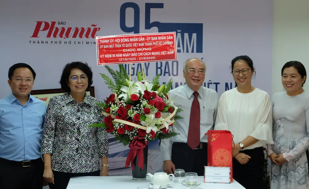 Lãnh đạo TPHCM thăm các cơ quan báo chí nhân Ngày Báo chí Cách mạng Việt Nam ảnh 1