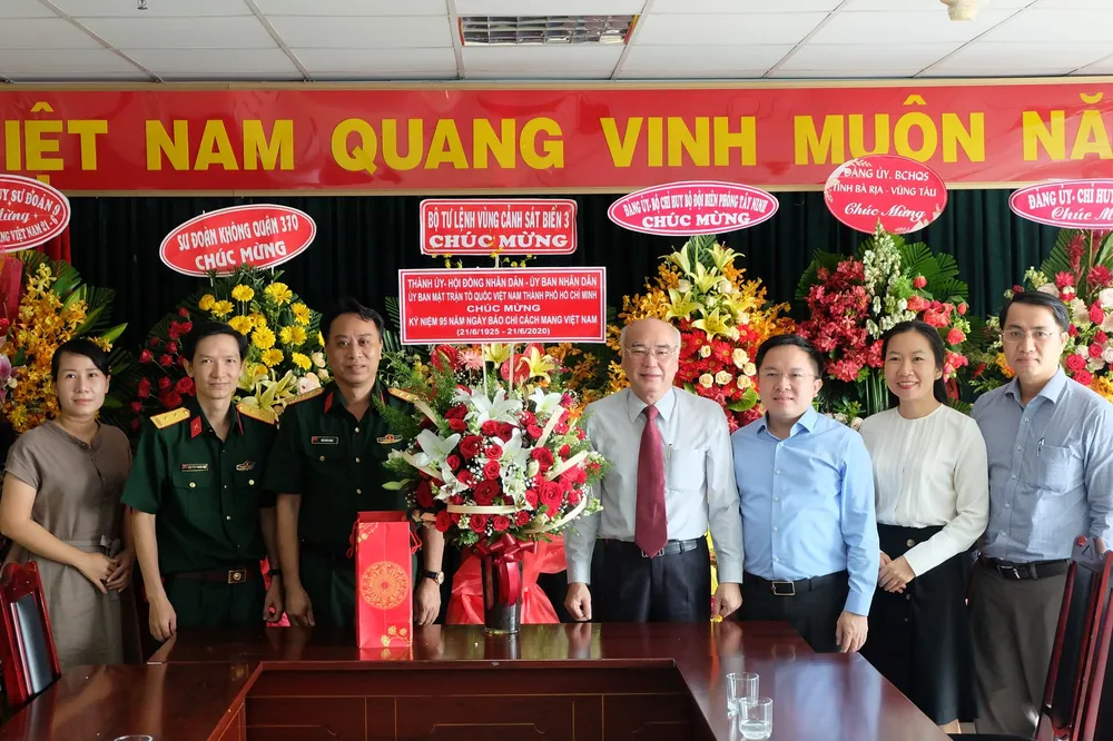 Lãnh đạo TPHCM thăm các cơ quan báo chí nhân Ngày Báo chí Cách mạng Việt Nam ảnh 2
