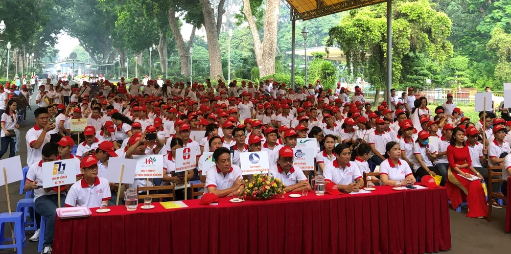 Đi bộ vì công đoàn viên khó khăn ảnh 1