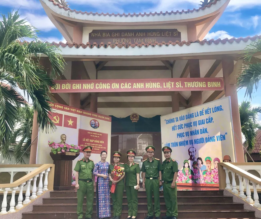 Quận Thủ Đức: Thêm 40 quần chúng ưu tú được đứng vào hàng ngũ của Đảng ảnh 3